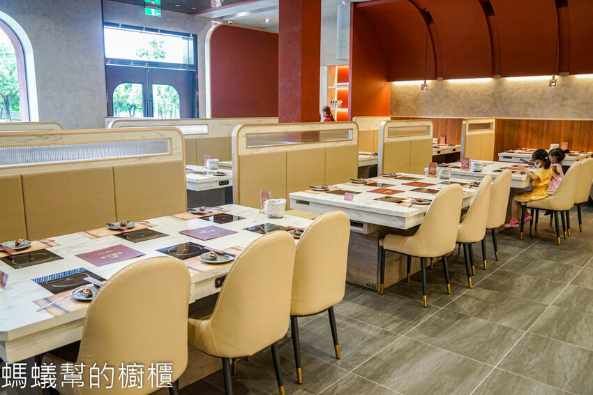 嗑肉石鍋軍福店 | 台中北屯火鍋，時髦英倫風，頂級全牛雙人餐。 - 螞蟻幫的櫥櫃