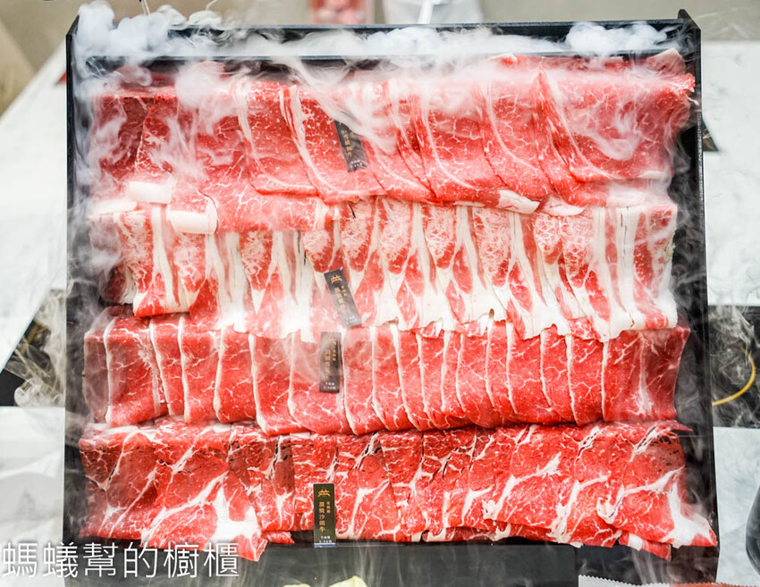 嗑肉石鍋軍福店 | 台中北屯火鍋，時髦英倫風，頂級全牛雙人餐。 - 螞蟻幫的櫥櫃