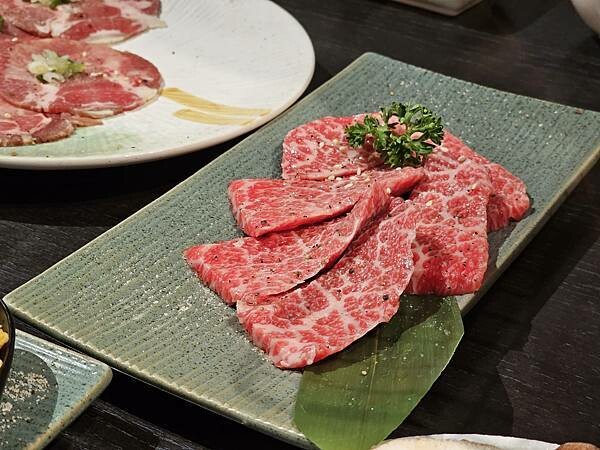 (胖樺食記)板橋府中站推薦單點燒肉「發肉燒肉餐酒」/可唱卡拉