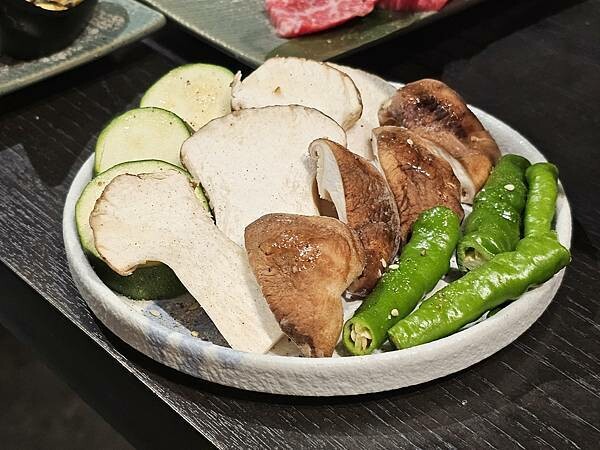 (胖樺食記)板橋府中站推薦單點燒肉「發肉燒肉餐酒」/可唱卡拉