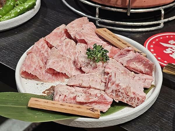 (胖樺食記)板橋府中站推薦單點燒肉「發肉燒肉餐酒」/可唱卡拉