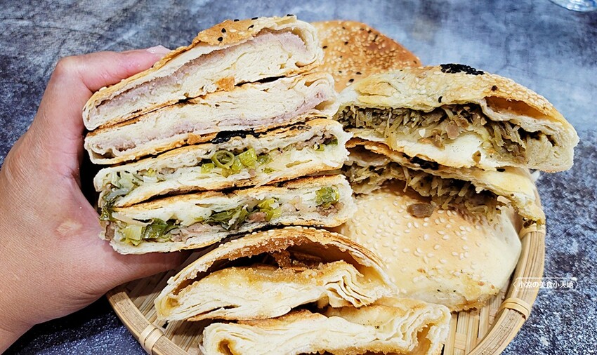 小牛甕烤餅║傳承三代！每日手作古法木炭烘烤，甜、鹹口味都有，通通只要銅板價！！