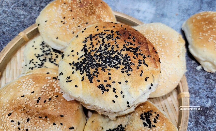 小牛甕烤餅║傳承三代！每日手作古法木炭烘烤，甜、鹹口味都有，通通只要銅板價！！