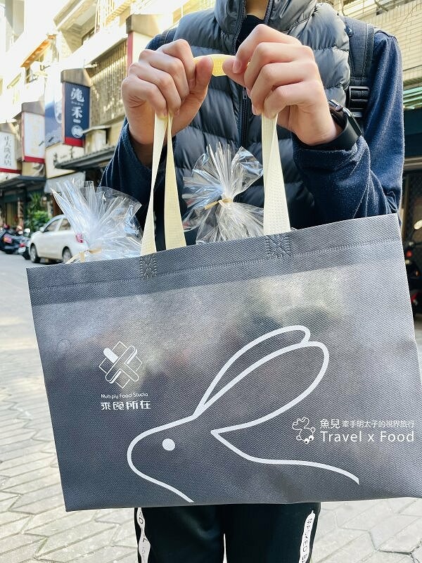 附設內用座位的麵包店，每週僅營業三天！不小心就錯過，隱身市場裡的低油低糖手作麵包「乘食所在」