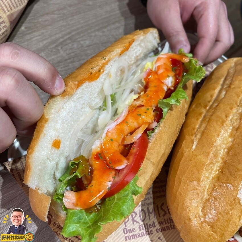 台味高粱酒香腸和客家鹹豬肉潛艇堡、東南亞風味飲品 時尚輕食 Chill一下!