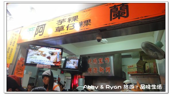 九份老街：【台北景點】九份吃芋圓~美到爆炸的陰陽海．連湯婆婆的湯屋都出現啦！！