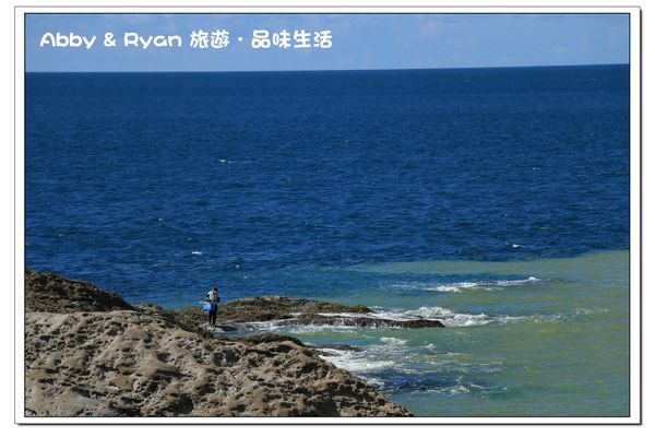 九份老街：【台北景點】九份吃芋圓~美到爆炸的陰陽海．連湯婆婆的湯屋都出現啦！！