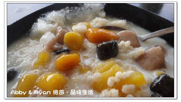 九份老街：【台北景點】九份吃芋圓~美到爆炸的陰陽海．連湯婆婆的湯屋都出現啦！！