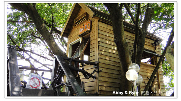 九份老街：【台北景點】九份吃芋圓~美到爆炸的陰陽海．連湯婆婆的湯屋都出現啦！！