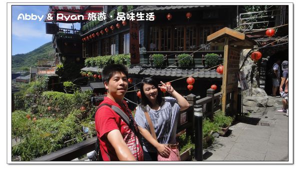 九份老街：【台北景點】九份吃芋圓~美到爆炸的陰陽海．連湯婆婆的湯屋都出現啦！！