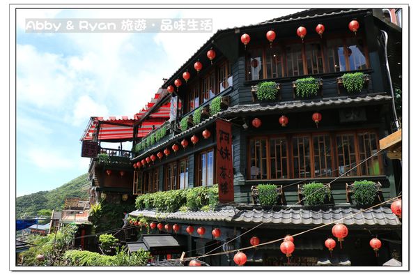 九份老街：【台北景點】九份吃芋圓~美到爆炸的陰陽海．連湯婆婆的湯屋都出現啦！！