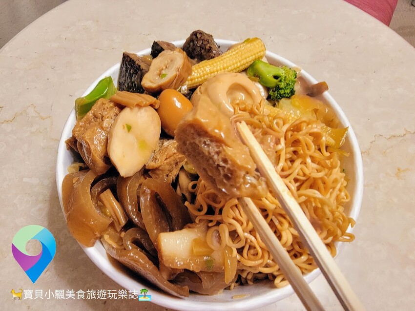 [食]新北淡水 平價滷味 菜色選擇多樣化 還有難得見到的涼拌科學麵 值得品嘗 英專路 故鄉滷味