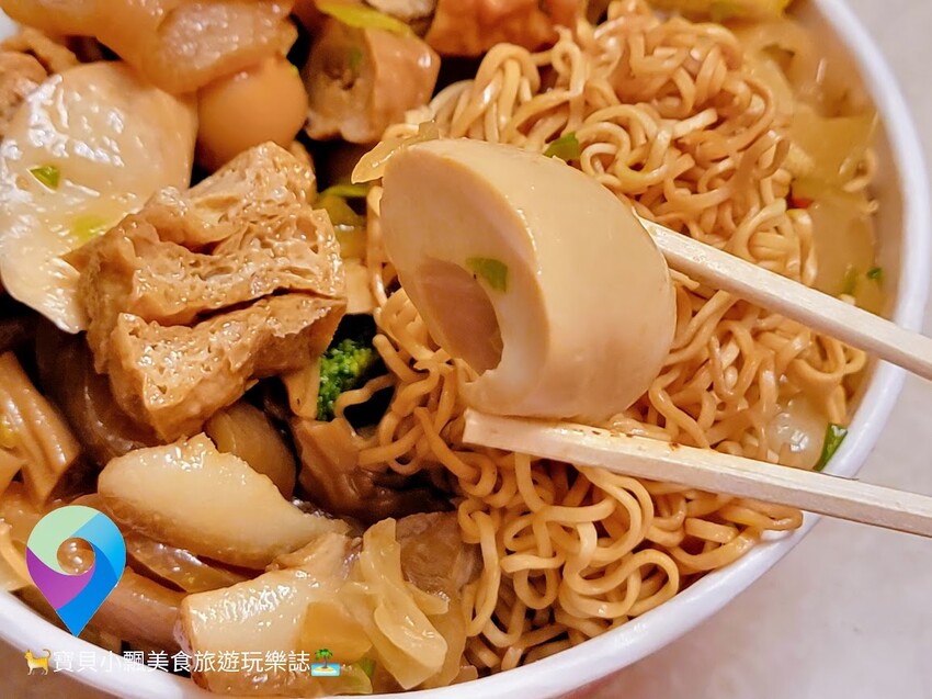 [食]新北淡水 平價滷味 菜色選擇多樣化 還有難得見到的涼拌科學麵 值得品嘗 英專路 故鄉滷味