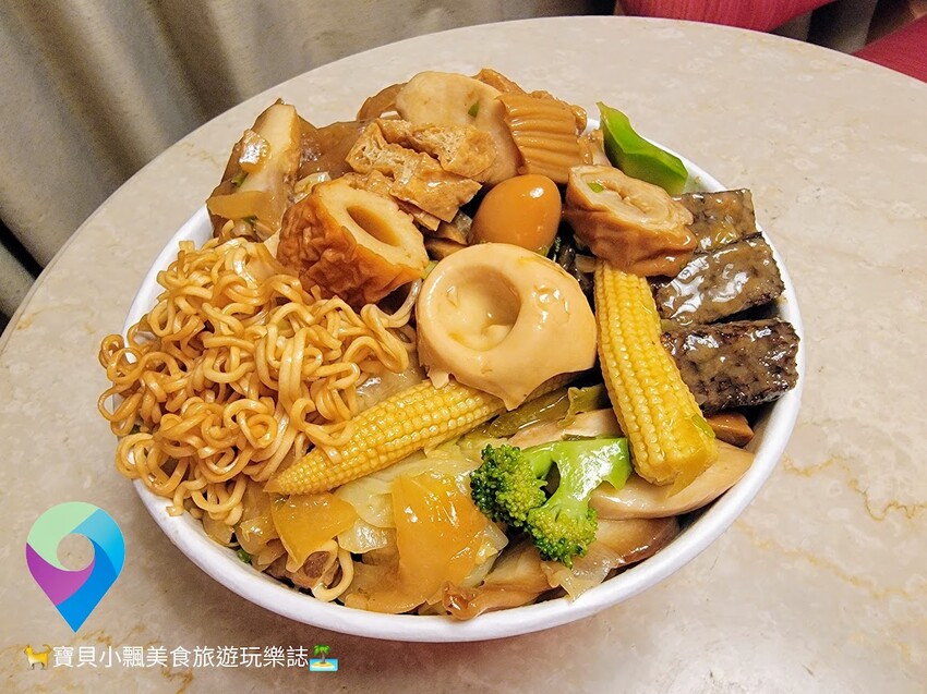 [食]新北淡水 平價滷味 菜色選擇多樣化 還有難得見到的涼拌科學麵 值得品嘗 英專路 故鄉滷味