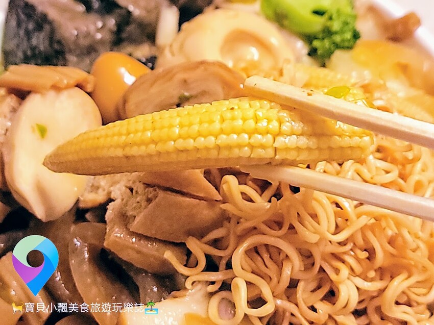 [食]新北淡水 平價滷味 菜色選擇多樣化 還有難得見到的涼拌科學麵 值得品嘗 英專路 故鄉滷味