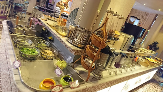 屏東墾丁。墾丁亞曼達會館。偽摩洛哥舞孃旋轉跳躍之旅