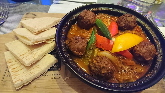 屏東墾丁。墾丁亞曼達會館。偽摩洛哥舞孃旋轉跳躍之旅