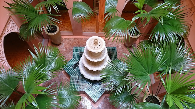 屏東墾丁。墾丁亞曼達會館。偽摩洛哥舞孃旋轉跳躍之旅