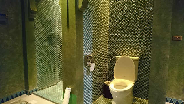 屏東墾丁。墾丁亞曼達會館。偽摩洛哥舞孃旋轉跳躍之旅