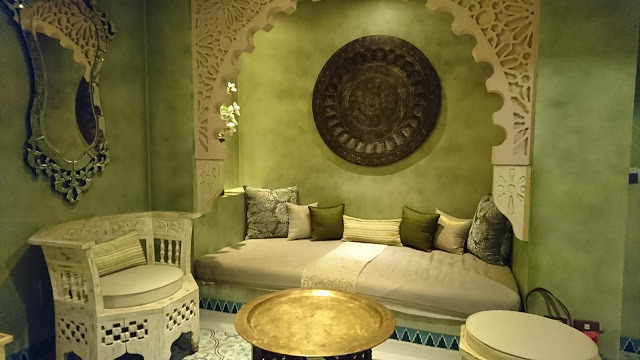 屏東墾丁。墾丁亞曼達會館。偽摩洛哥舞孃旋轉跳躍之旅