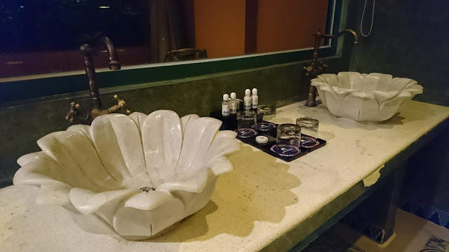 屏東墾丁。墾丁亞曼達會館。偽摩洛哥舞孃旋轉跳躍之旅