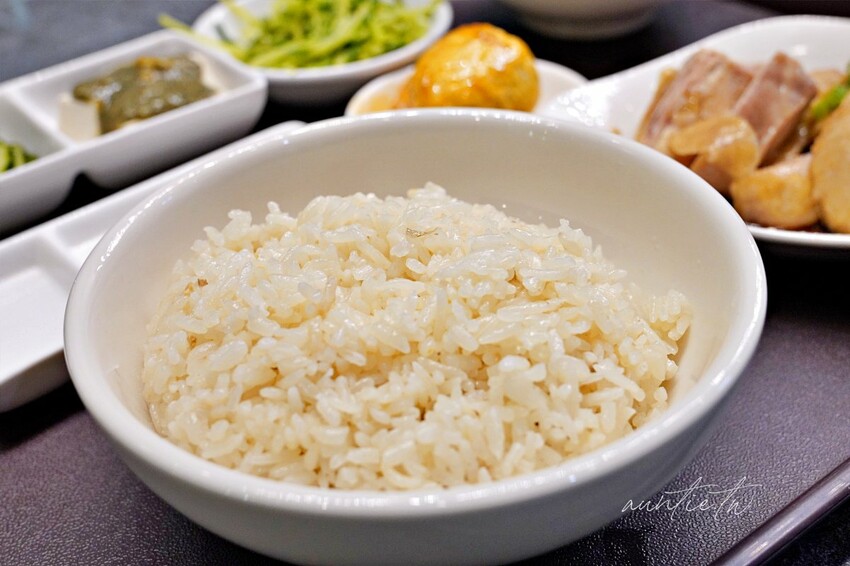 【台北】中山國小站|源海南雞飯,百元出頭海南雞飯,沒比較沒傷害,晴光市場美食