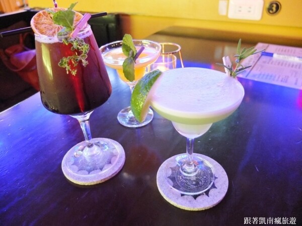 潮州宵夜首選【潮麵】麵店夜晚變酒吧!潮味調酒與台味美食衝味蕾 下酒菜滷味樣樣經典 潮州人宵夜場必朝聖的深夜酒吧!