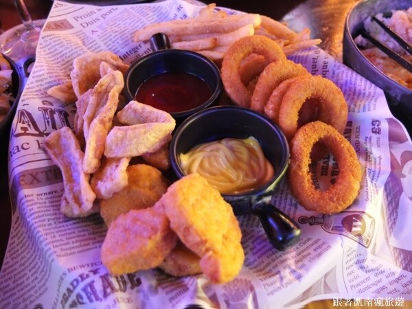 潮州宵夜首選【潮麵】麵店夜晚變酒吧!潮味調酒與台味美食衝味蕾 下酒菜滷味樣樣經典 潮州人宵夜場必朝聖的深夜酒吧!