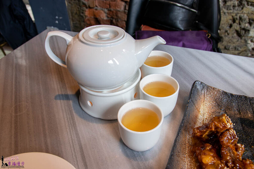 紅皇后川酒• RED QUEEN BISTRO|大安區台北市–時尚感的川菜餐酒館,環境跟餐點表現都很不錯