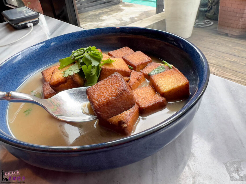 紅皇后川酒• RED QUEEN BISTRO|大安區台北市–時尚感的川菜餐酒館,環境跟餐點表現都很不錯