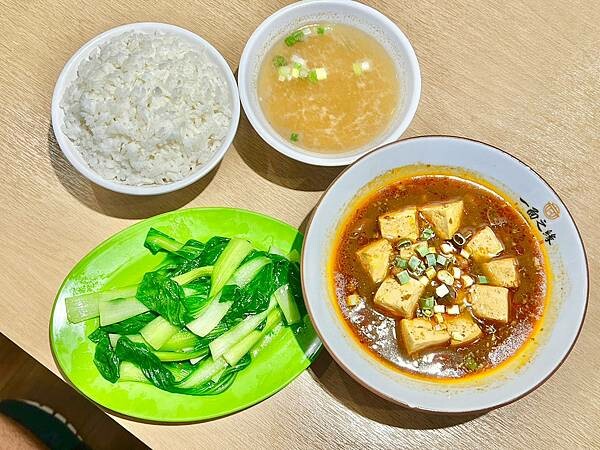 ＋（蘆洲美食）一面之緣～破千好評人氣麵食館！湖北口味牛肉麵、