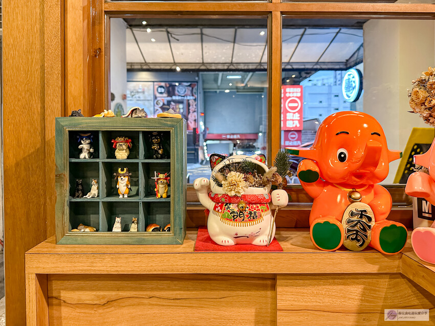 台中市東區美食，花囍家研所級日式料理！豪華海鮮丼不到400元。