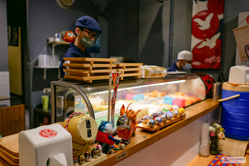 台中市東區美食，花囍家研所級日式料理！豪華海鮮丼不到400元。