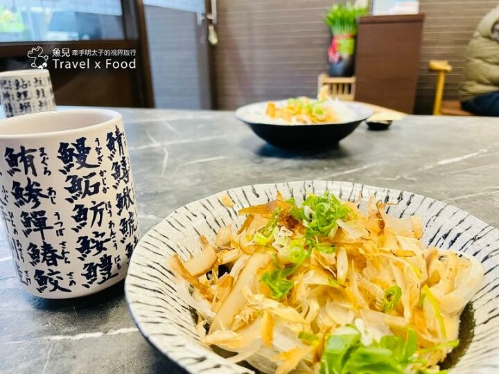 供應日式定食與無菜單料理，餐點夠水準，從前菜到甜點都讓人驚艷，火車站正對面「三千里日式料理」，備免費停車場 @魚兒 x 牽手明太子的「視」界旅行