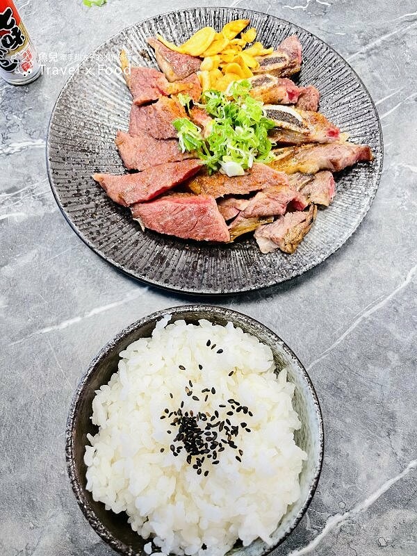 供應日式定食與無菜單料理，餐點夠水準，從前菜到甜點都讓人驚艷，火車站正對面「三千里日式料理」，備免費停車場 @魚兒 x 牽手明太子的「視」界旅行