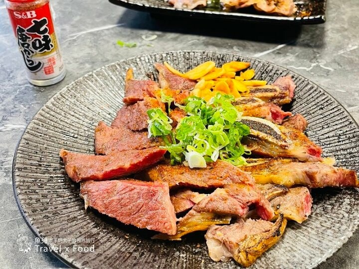 供應日式定食與無菜單料理，餐點夠水準，從前菜到甜點都讓人驚艷，火車站正對面「三千里日式料理」，備免費停車場 @魚兒 x 牽手明太子的「視」界旅行