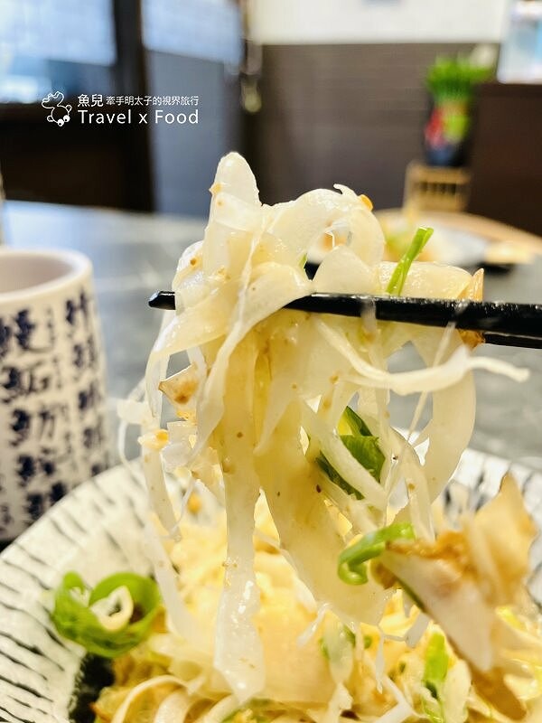 供應日式定食與無菜單料理，餐點夠水準，從前菜到甜點都讓人驚艷，火車站正對面「三千里日式料理」，備免費停車場 @魚兒 x 牽手明太子的「視」界旅行