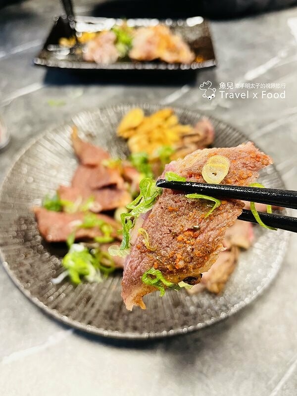 供應日式定食與無菜單料理，餐點夠水準，從前菜到甜點都讓人驚艷，火車站正對面「三千里日式料理」，備免費停車場 @魚兒 x 牽手明太子的「視」界旅行