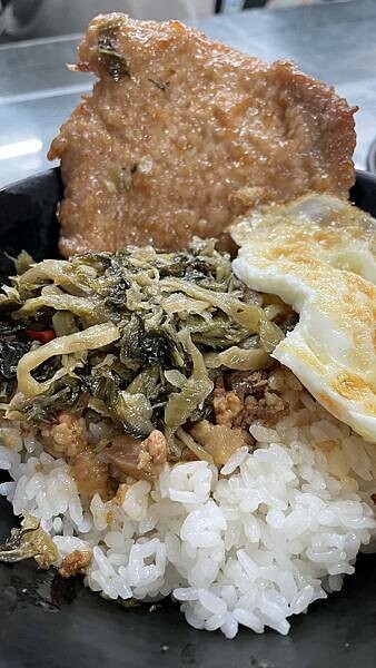 澎湖馬公-各式排隊小吃集合食記-馬路益燒肉飯,楊媽媽韭菜盒,正港檸檬汁