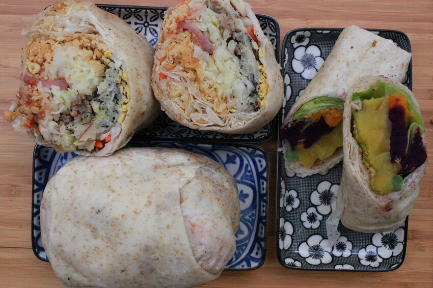 高雄市三民區吃。高雄美食｜三民區。「成功春捲」與磚頭一樣粗的自製全麥皮春捲，有花生粉和芝麻粉兩種供挑選添加「成功