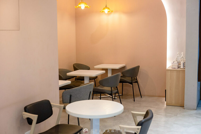 從自取門市賣到有內用店面的平價千層蛋糕，一片竟然只要135元起，吃起來有夠爽｜布雷克出走旅行視界