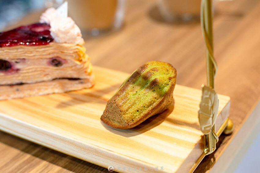 從自取門市賣到有內用店面的平價千層蛋糕，一片竟然只要135元起，吃起來有夠爽｜布雷克出走旅行視界