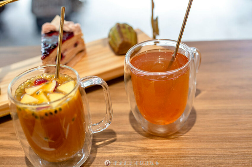 從自取門市賣到有內用店面的平價千層蛋糕，一片竟然只要135元起，吃起來有夠爽｜布雷克出走旅行視界