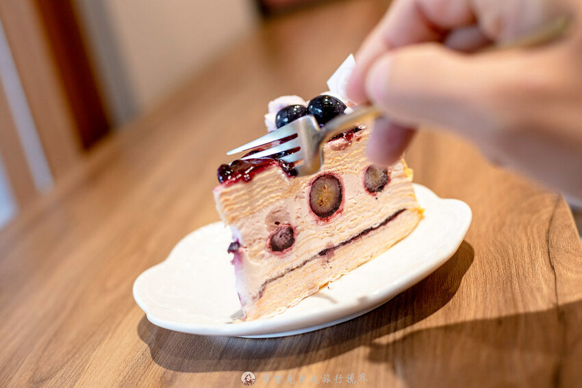 從自取門市賣到有內用店面的平價千層蛋糕，一片竟然只要135元起，吃起來有夠爽｜布雷克出走旅行視界