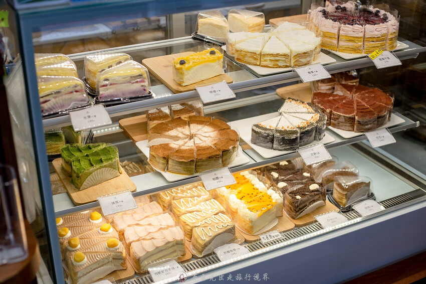 從自取門市賣到有內用店面的平價千層蛋糕，一片竟然只要135元起，吃起來有夠爽｜布雷克出走旅行視界