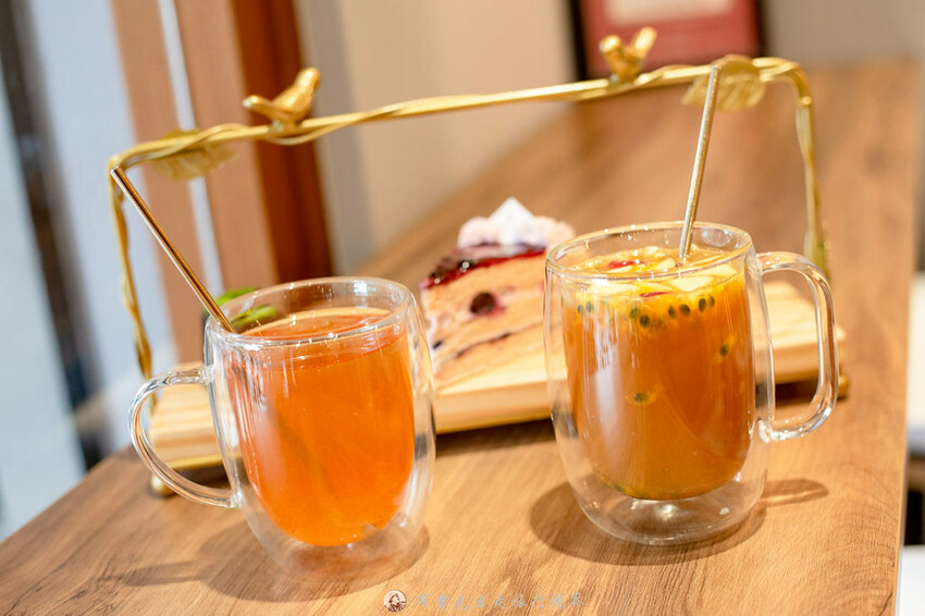 從自取門市賣到有內用店面的平價千層蛋糕，一片竟然只要135元起，吃起來有夠爽｜布雷克出走旅行視界