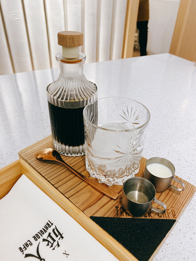 旅人咖啡桃園力行店：友善寵物、高CP早午晚餐、視覺味覺都滿足！