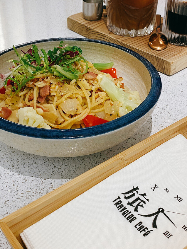 旅人咖啡桃園力行店：友善寵物、高CP早午晚餐、視覺味覺都滿足！