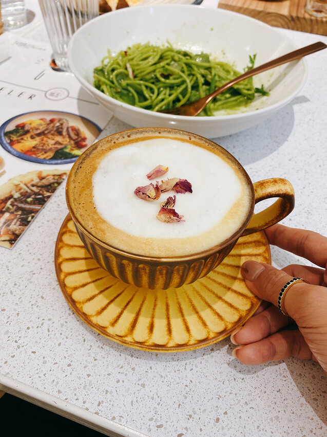 旅人咖啡桃園力行店：友善寵物、高CP早午晚餐、視覺味覺都滿足！