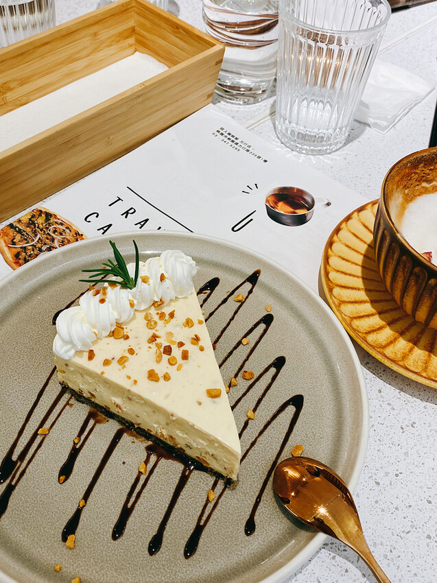 旅人咖啡桃園力行店：友善寵物、高CP早午晚餐、視覺味覺都滿足！